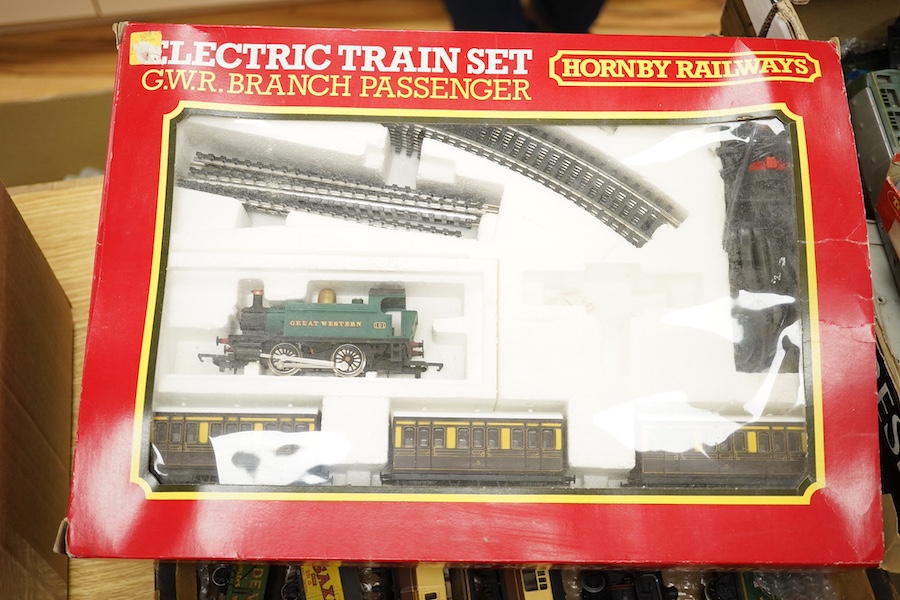 Twenty-two 00 gauge model railway items by Hornby Dublo, etc. including five locomotives; an LMS Duchess of Atholl, a BR Standard Class 4, 80054, a kit-built GWR Class 57xx, 8729, a GWR Castle Class, Bristol Castle, an S